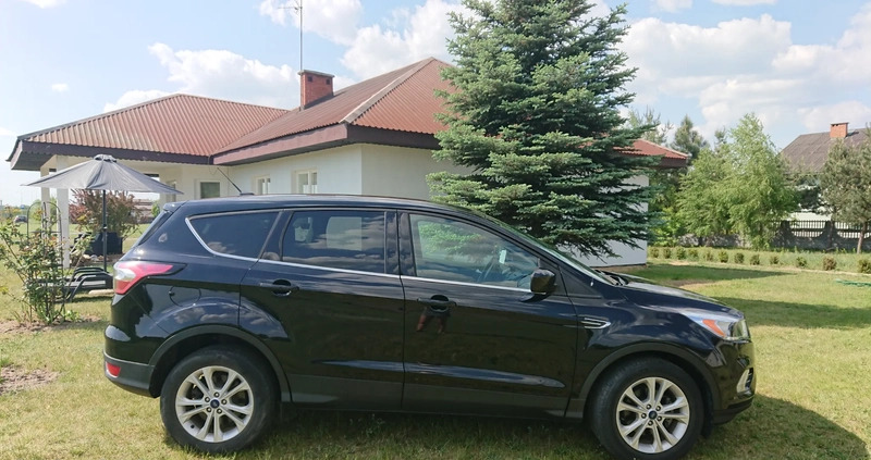 Ford Escape cena 68000 przebieg: 66000, rok produkcji 2017 z Skaryszew małe 56